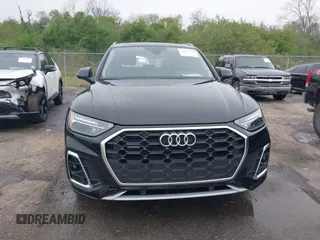 2024 Audi Q5 S line Premium z VIN WA1GAAFY0R2145033, wystawiony jako IAAI lot #41817546 z przebiegiem 1 277 mil mil oraz . Historia ofert i sprzedaży dostępna na DreamBid. Obrazek 12.