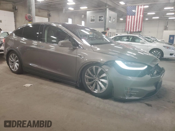 2016 Tesla Model X 70D z VIN 5YJXCBE20GF003018, wystawiony jako Copart lot #57671695 z przebiegiem 117 238 mil mil oraz Szkoda całkowita • Salvage title. Historia ofert i sprzedaży dostępna na DreamBid. Obrazek 4.