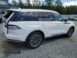 2023 Lincoln Aviator Reserve with VIN 5LM5J7WC0PGL05862, listed as a Copart auction lot 60918995 with 28,617 mi miles and Salvage title. Bid and sale history available at DreamBid. Image 3.