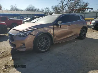 2017 Infiniti QX30 Premium z VIN SJKCH5CP7HA033432, wystawiony jako Copart lot #80541464 z przebiegiem 82 746 mil mil oraz Szkoda całkowita • Salvage title. Historia ofert i sprzedaży dostępna na DreamBid. Obrazek 1.