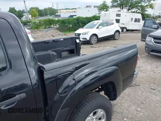 2013 Toyota Tacoma with VIN 3TMLU4EN5DM107500, listed as a IAAI auction lot 42733914 with Not provided miles and . Bid and sale history available at DreamBid. Image 12.
