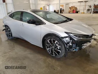 2024 Toyota Prius SE z VIN JTDACACU9R3023031, wystawiony jako Copart lot #55943855 z przebiegiem 7 647 mil mil oraz Szkoda całkowita • Salvage title. Historia ofert i sprzedaży dostępna na DreamBid. Obrazek 4.