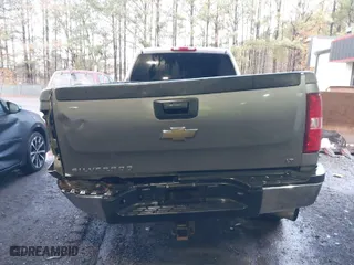 2007 Chevrolet Silverado 3500HD SRW LT w/1LT with VIN 1GCHK33637F500756, listed as a IAAI auction lot 41110717 with 343,894 mi miles. Bid and sale history available at carsss.com. Image 17.