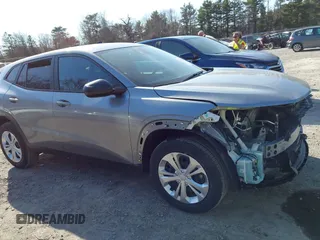2025 Chevrolet Trax LS z VIN KL77LFEP2SC055126, wystawiony jako IAAI lot #42112330 z przebiegiem 12 490 mil mil oraz . Historia ofert i sprzedaży dostępna na DreamBid. Obrazek 13.