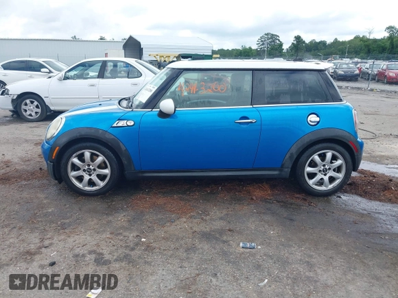 2010 MINI Hardtop S with VIN WMWMF7C55ATW88946, listed as a IAAI auction lot 42443200 with 104,953 mi miles and . Bid and sale history available at DreamBid. Image 14.