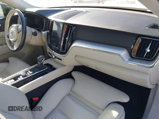 2019 Volvo XC60 Momentum z VIN LYV102RK4KB237679, wystawiony jako IAAI lot #41329763 z przebiegiem 47 535 mil mil oraz . Historia ofert i sprzedaży dostępna na DreamBid. Obrazek 5.