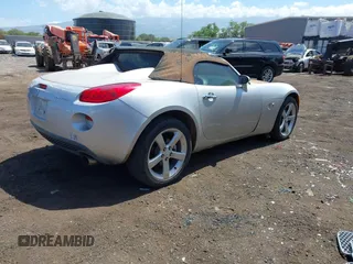 2007 Pontiac Solstice z VIN 1G2MB35B37Y137084, wystawiony jako IAAI lot #41751483 z przebiegiem 68 241 mil mil oraz . Historia ofert i sprzedaży dostępna na DreamBid. Obrazek 4.