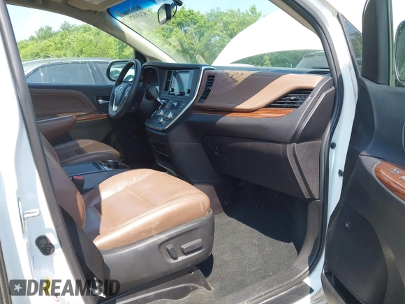 2017 Toyota Sienna XLE z VIN 5TDDZ3DC5HS150577, wystawiony jako IAAI lot #42431875 z przebiegiem 108 275 mil mil oraz . Historia ofert i sprzedaży dostępna na DreamBid. Obrazek 5.