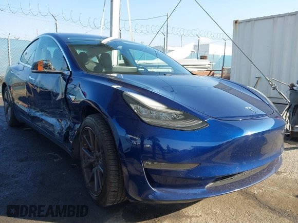 2018 Tesla Model 3 Long Range Battery z VIN 5YJ3E1EA8JF014706, wystawiony jako IAAI lot #41453650 z przebiegiem 68 037 mil mil oraz . Historia ofert i sprzedaży dostępna na DreamBid. Obrazek 1.