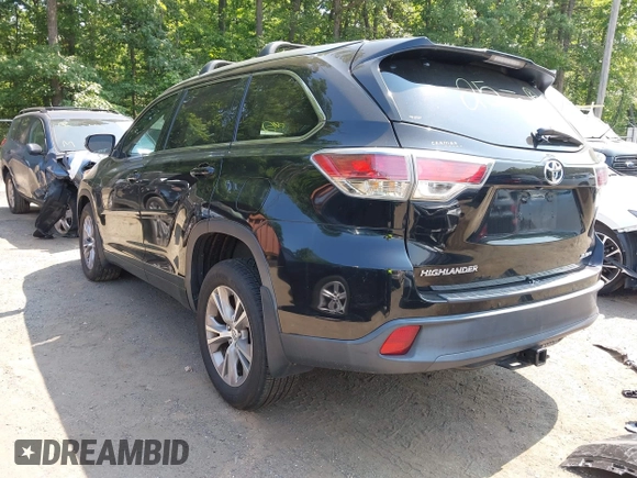 2015 Toyota Highlander XLE z VIN 5TDJKRFH2FS224327, wystawiony jako IAAI lot #42395386 z przebiegiem 118 760 mil mil oraz . Historia ofert i sprzedaży dostępna na DreamBid. Obrazek 3.