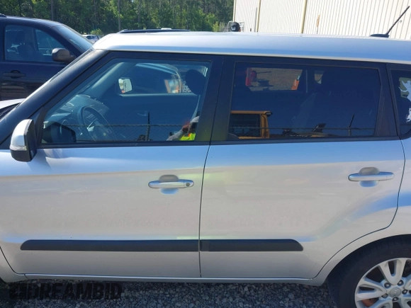 2013 Kia Soul + z VIN KNDJT2A69D7558159, wystawiony jako IAAI lot #41978478 z przebiegiem 223 717 mil mil oraz . Historia ofert i sprzedaży dostępna na DreamBid. Obrazek 14.