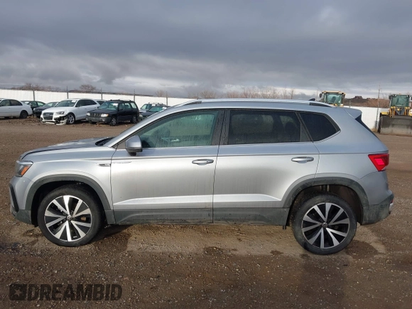 2024 Volkswagen Taos SE z VIN 3VVSX7B23RM047661, wystawiony jako IAAI lot #41609371 z przebiegiem 16 038 mil mil oraz . Historia ofert i sprzedaży dostępna na DreamBid. Obrazek 13.