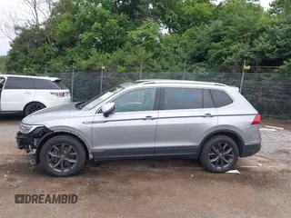 2022 Volkswagen Tiguan SE z VIN 3VV2B7AX0NM159615, wystawiony jako IAAI lot #42399370 z przebiegiem 25 352 mil mil oraz . Historia ofert i sprzedaży dostępna na DreamBid. Obrazek 14.