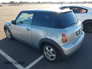 2008 MINI Hardtop with VIN WMWMF33548TU68524, listed as a IAAI auction lot 41515753 with 92,342 mi miles and . Bid and sale history available at DreamBid. Image 3.