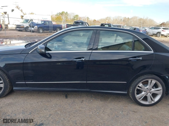 2013 Mercedes-Benz E-Class E 350 Luxury with VIN WDDHF5KB2DA715641, listed as a IAAI auction lot 41598326 with 89,060 mi miles. Bid and sale history available at carsss.com. Image 14.