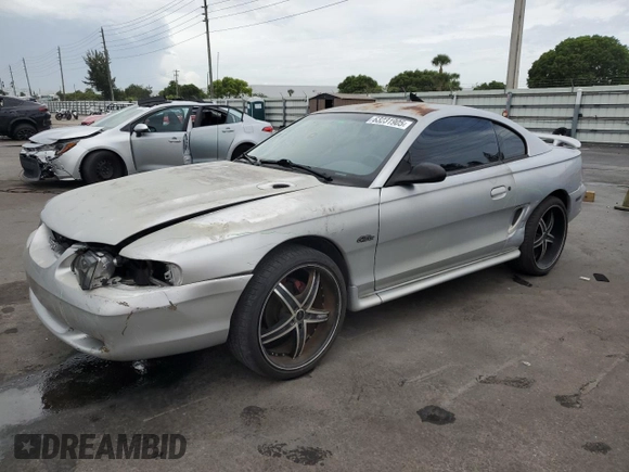 1998 Ford Mustang GT z VIN 1FAFP42XXWF229613, wystawiony jako Copart lot #63231905 z przebiegiem 65 669 mil mil oraz Szkoda całkowita • Salvage title. Historia ofert i sprzedaży dostępna na DreamBid. Obrazek 1.