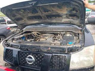 2007 Nissan Titan LE z VIN 1N6BA06A07N245025, wystawiony jako IAAI lot #42469264 z przebiegiem 324 485 mil mil oraz . Historia ofert i sprzedaży dostępna na DreamBid. Obrazek 10.