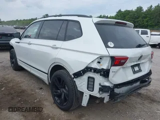 2024 Volkswagen Tiguan SE R-Line Black z VIN 3VV8B7AXXRM105318, wystawiony jako IAAI lot #42343677 z przebiegiem 20 569 mil mil oraz . Historia ofert i sprzedaży dostępna na DreamBid. Obrazek 3.
