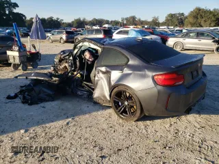 2018 BMW M2 z VIN WBS1J5C50J7B70191, wystawiony jako Copart lot #86976284 z przebiegiem Nie podano mil oraz Szkoda całkowita • Salvage title. Historia ofert i sprzedaży dostępna na DreamBid. Obrazek 2.