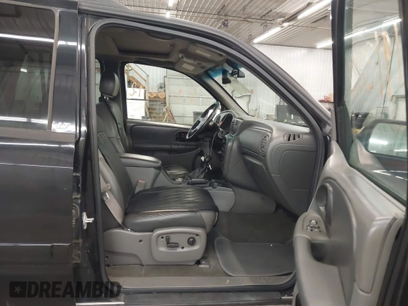 2004 Chevrolet TrailBlazer LS with VIN 1GNDT13S942308362, listed as a IAAI auction lot 41913292 with 153,458 mi miles. Bid and sale history available at carsss.com. Image 5.
