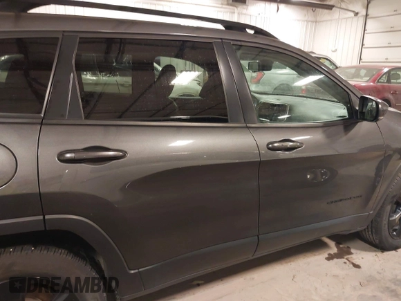2018 Jeep Cherokee Limited with VIN 1C4PJMDX0JD617273, listed as a IAAI auction lot 41371684 with 91,821 mi miles. Bid and sale history available at carsss.com. Image 13.