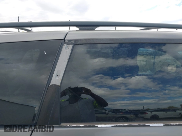 2005 Toyota Sienna XLE with VIN 5TDZA22C55S227647, listed as a IAAI auction lot 42007645 with 183,114 mi miles and . Bid and sale history available at carsss.com. Image 6.