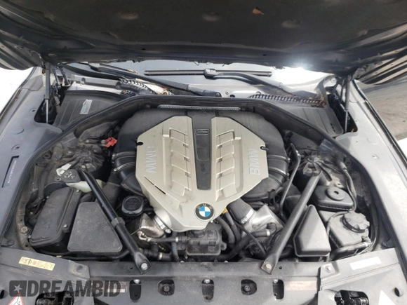 2010 BMW 7 Series 750Li z VIN WBAKB8C52ACY62870, wystawiony jako Copart lot #32775902 z przebiegiem 119 832 mil mil oraz Szkoda całkowita • Salvage title. Historia ofert i sprzedaży dostępna na DreamBid. Obrazek 7.