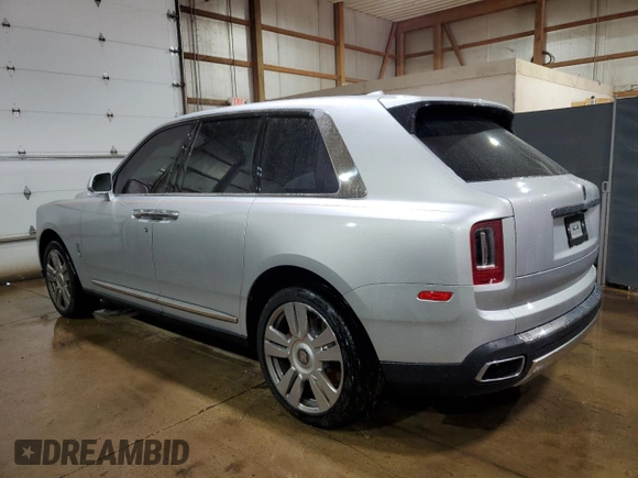 2024 Rolls-Royce Cullinan z VIN SLATV4C09RU224513, wystawiony jako Copart lot #70881884 z przebiegiem 3466 mil mil oraz Szkody całkowita. Historia ofert i sprzedaży dostępna na DreamBid. Obrazek 2.