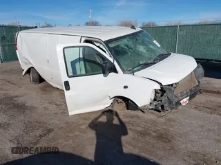 2020 Chevrolet Express Cargo Van with VIN 1GCWGBFP1L1125593, listed as a IAAI auction lot 41514331 with 204,887 mi miles. Bid and sale history available at carsss.com. Image 1.