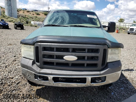 2005 Ford F-250 XL z VIN 1FTSX20P45EC42118, wystawiony jako Copart lot #56605955 z przebiegiem 243 932 mil mil oraz Szkoda całkowita • Salvage title. Historia ofert i sprzedaży dostępna na DreamBid. Obrazek 5.