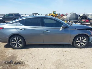 2019 Nissan Altima 2.5 SV with VIN 1N4BL4DV0KC175997, listed as a IAAI auction lot 41884416 with 92,969 mi miles. Bid and sale history available at carsss.com. Image 14.