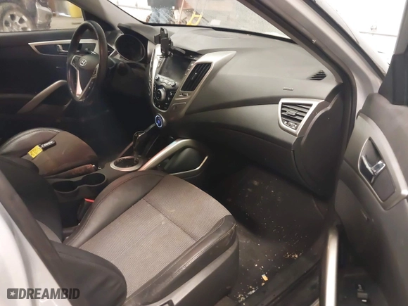2015 Hyundai Veloster RE:FLEX with VIN KMHTC6AD4FU230324, listed as a IAAI auction lot 41292154 with 99,147 mi miles. Bid and sale history available at carsss.com. Image 5.