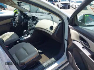 2014 Chevrolet Cruze 2LT z VIN 1G1PE5SBXE7168795, wystawiony jako IAAI lot #42285484 z przebiegiem 104 317 mil mil oraz . Historia ofert i sprzedaży dostępna na DreamBid. Obrazek 5.