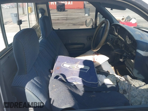 1994 Toyota Pickup DX with VIN JT4RN81P1R5194136, listed as a IAAI auction lot 41848772 with 170,759 mi miles and . Bid and sale history available at DreamBid. Image 5.