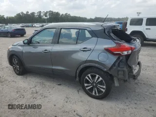 2019 Nissan Kicks S z VIN 3N1CP5CU3KL547941, wystawiony jako Copart lot #55298245 z przebiegiem 136 714 mil mil oraz Szkoda całkowita • Salvage title. Historia ofert i sprzedaży dostępna na DreamBid. Obrazek 2.