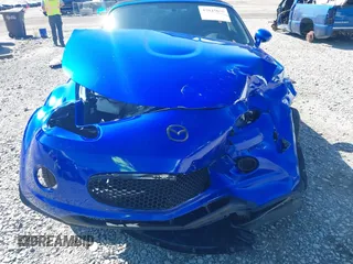 2006 Mazda MX-5 Miata Touring z VIN JM1NC25F560104482, wystawiony jako IAAI lot #42045035 z przebiegiem 131 892 mil mil oraz . Historia ofert i sprzedaży dostępna na DreamBid. Obrazek 6.