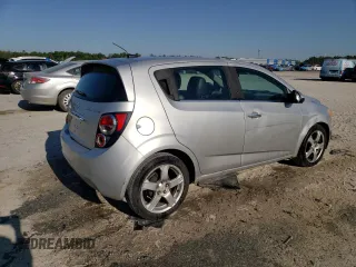 2012 Chevrolet Sonic LTZ z VIN 1G1JE6SH4C4101608, wystawiony jako Copart lot #53111725 z przebiegiem 203 012 mil mil oraz Szkoda całkowita • Salvage title. Historia ofert i sprzedaży dostępna na DreamBid. Obrazek 3.