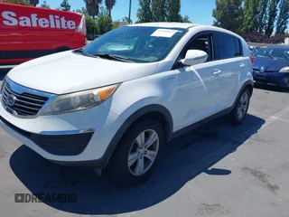 2012 Kia Sportage LX z VIN KNDPBCA21C7297706, wystawiony jako IAAI lot #42804922 z przebiegiem 187 840 mil mil oraz . Historia ofert i sprzedaży dostępna na DreamBid. Obrazek 2.
