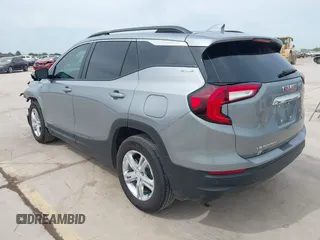 2024 GMC Terrain SLE z VIN 3GKALMEG7RL263549, wystawiony jako IAAI lot #42055302 z przebiegiem 8 023 mil mil oraz . Historia ofert i sprzedaży dostępna na DreamBid. Obrazek 3.