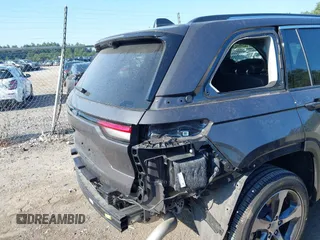 2023 Jeep Grand Cherokee z VIN 1C4RJYB69PC582211, wystawiony jako IAAI lot #40186115 z przebiegiem 3 119 mil mil oraz . Historia ofert i sprzedaży dostępna na DreamBid. Obrazek 19.