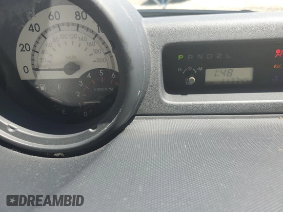 2005 Scion xB z VIN JTLKT324154018724, wystawiony jako Copart lot #55812565 z przebiegiem 117 745 mil mil oraz Szkoda całkowita • Salvage title. Historia ofert i sprzedaży dostępna na DreamBid. Obrazek 9.