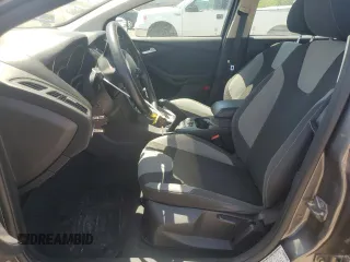 2014 Ford Focus SE z VIN 1FADP3K24EL317353, wystawiony jako Copart lot #57181215 z przebiegiem 144 495 mil mil oraz Szkoda całkowita • Salvage title. Historia ofert i sprzedaży dostępna na DreamBid. Obrazek 7.