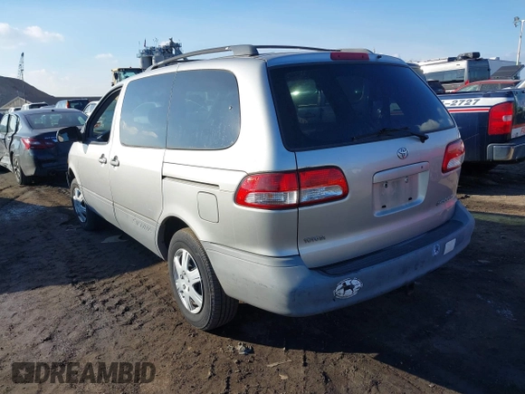 2002 Toyota Sienna CE with VIN 4T3ZF19CX2U424955, listed as a IAAI auction lot 41368364 with 130,891 mi miles. Bid and sale history available at carsss.com. Image 3.