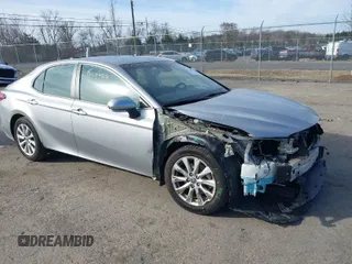 2019 Toyota Camry LE z VIN 4T1B11HK7KU784136, wystawiony jako IAAI lot #41759977 z przebiegiem 118 848 mil mil oraz . Historia ofert i sprzedaży dostępna na DreamBid. Obrazek 1.