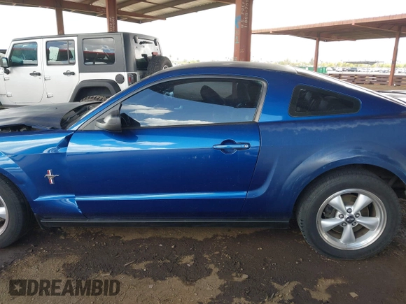 2007 Ford Mustang Deluxe with VIN 1ZVFT80N575334160, listed as a IAAI auction lot 41960332 with 160,283 mi miles. Bid and sale history available at carsss.com. Image 14.