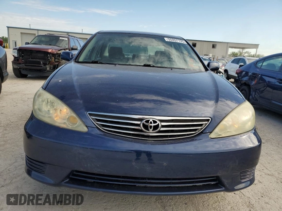 2005 Toyota Camry STD z VIN 4T1BE32K15U062271, wystawiony jako Copart lot #55957155 z przebiegiem 187 231 mil mil oraz Szkoda całkowita • Salvage title. Historia ofert i sprzedaży dostępna na DreamBid. Obrazek 5.