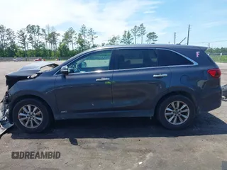 2019 Kia Sorento LX z VIN 5XYPGDA59KG448942, wystawiony jako IAAI lot #42333673 z przebiegiem 172 581 mil mil oraz . Historia ofert i sprzedaży dostępna na DreamBid. Obrazek 15.