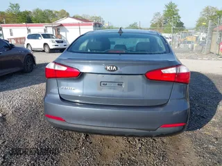 2016 Kia Forte LX z VIN KNAFK4A68G5477333, wystawiony jako IAAI lot #42196777 z przebiegiem 77 805 mil mil oraz . Historia ofert i sprzedaży dostępna na DreamBid. Obrazek 17.