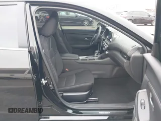 2025 Nissan Sentra SV with VIN 3N1AB8CV1SY243431, listed as a IAAI auction lot 41885210 with 1,325 mi miles and . Bid and sale history available at DreamBid. Image 5.