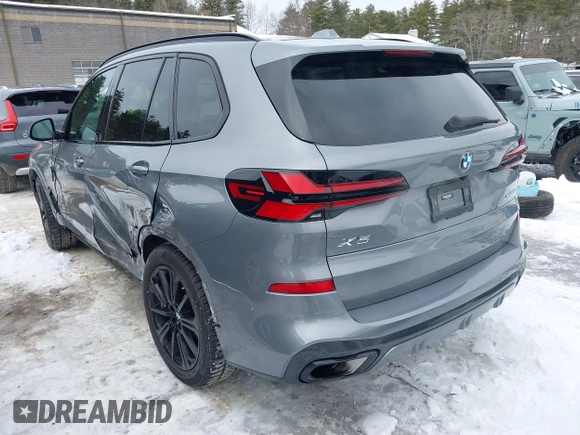 2024 BMW X5 xDrive40i z VIN 5UX23EU06R9S09659, wystawiony jako IAAI lot #41444238 z przebiegiem 26 923 mil mil oraz . Historia ofert i sprzedaży dostępna na DreamBid. Obrazek 3.